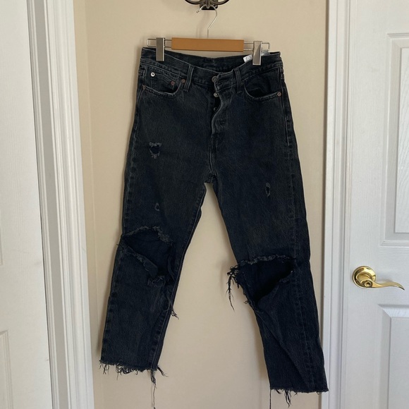 SOLD ✅ Black levis distressed jeans - Picture 3 of 5